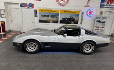 Chevrolet-Corvette-1981-Coupe-22