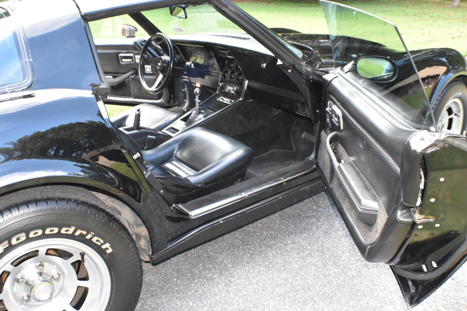 Chevrolet-Corvette-1981-Coupe-24
