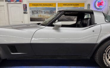 Chevrolet-Corvette-1981-Coupe-24