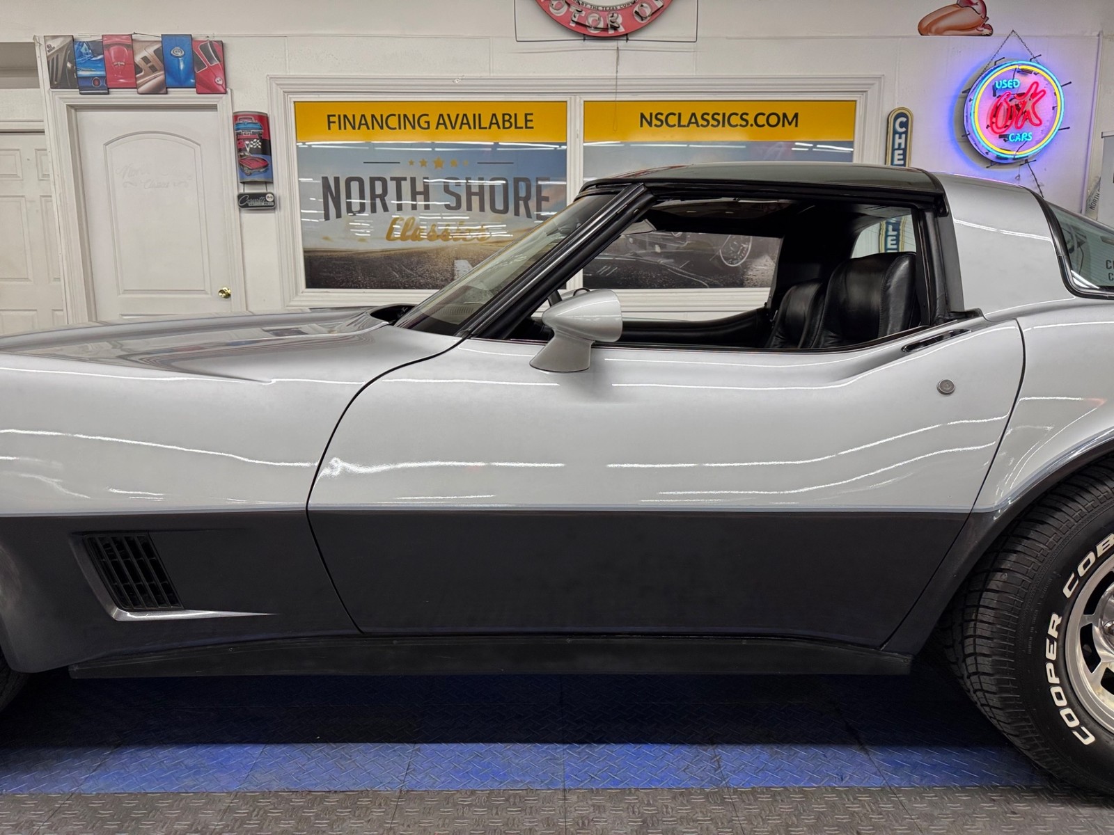 Chevrolet-Corvette-1981-Coupe-24