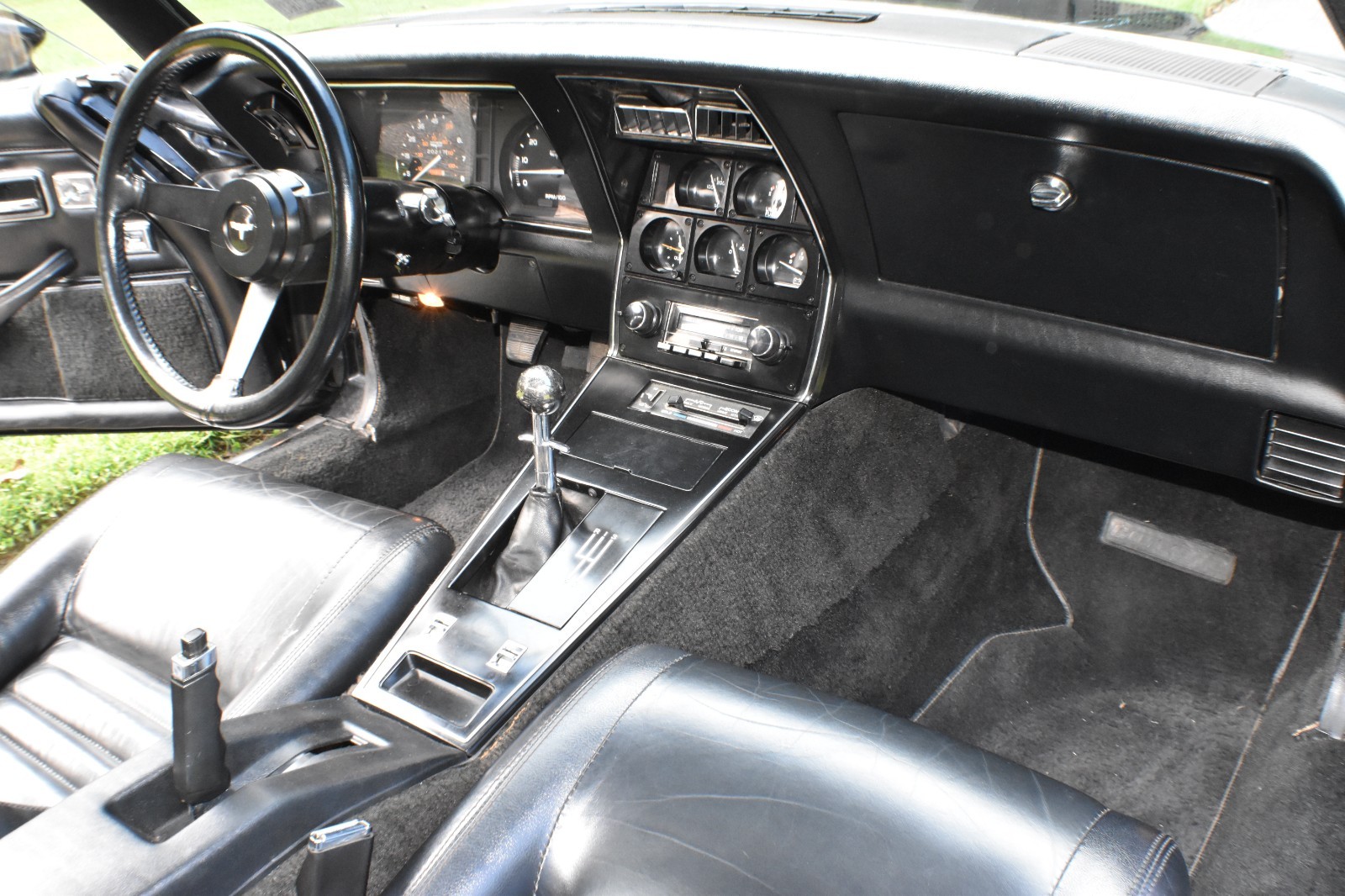 Chevrolet-Corvette-1981-Coupe-25