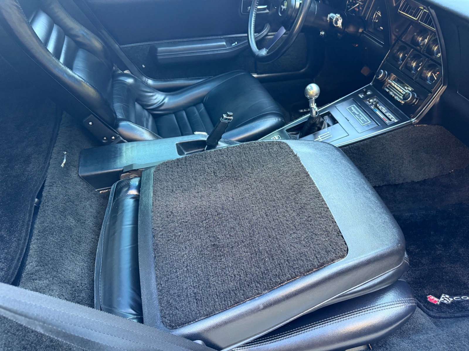 Chevrolet-Corvette-1981-Coupe-25