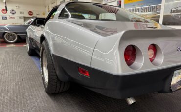 Chevrolet-Corvette-1981-Coupe-26