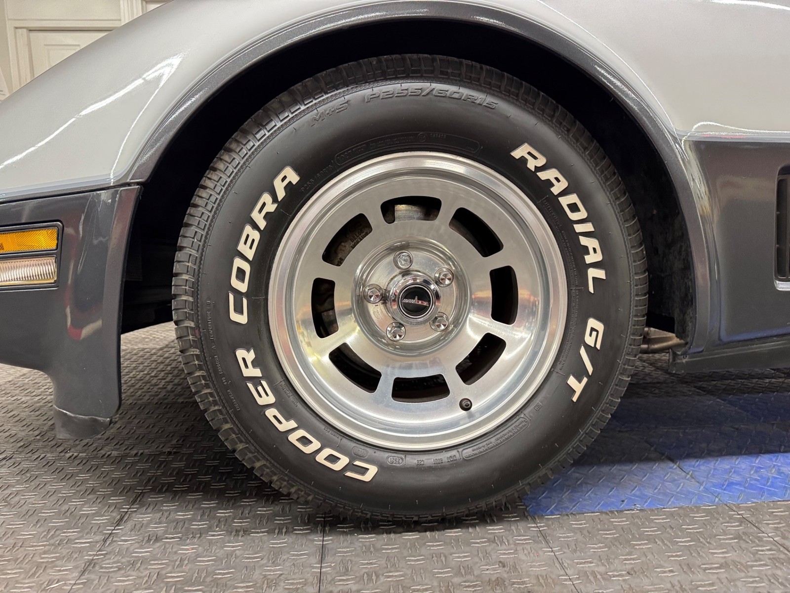 Chevrolet-Corvette-1981-Coupe-27