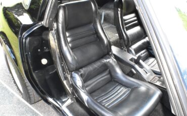 Chevrolet-Corvette-1981-Coupe-28