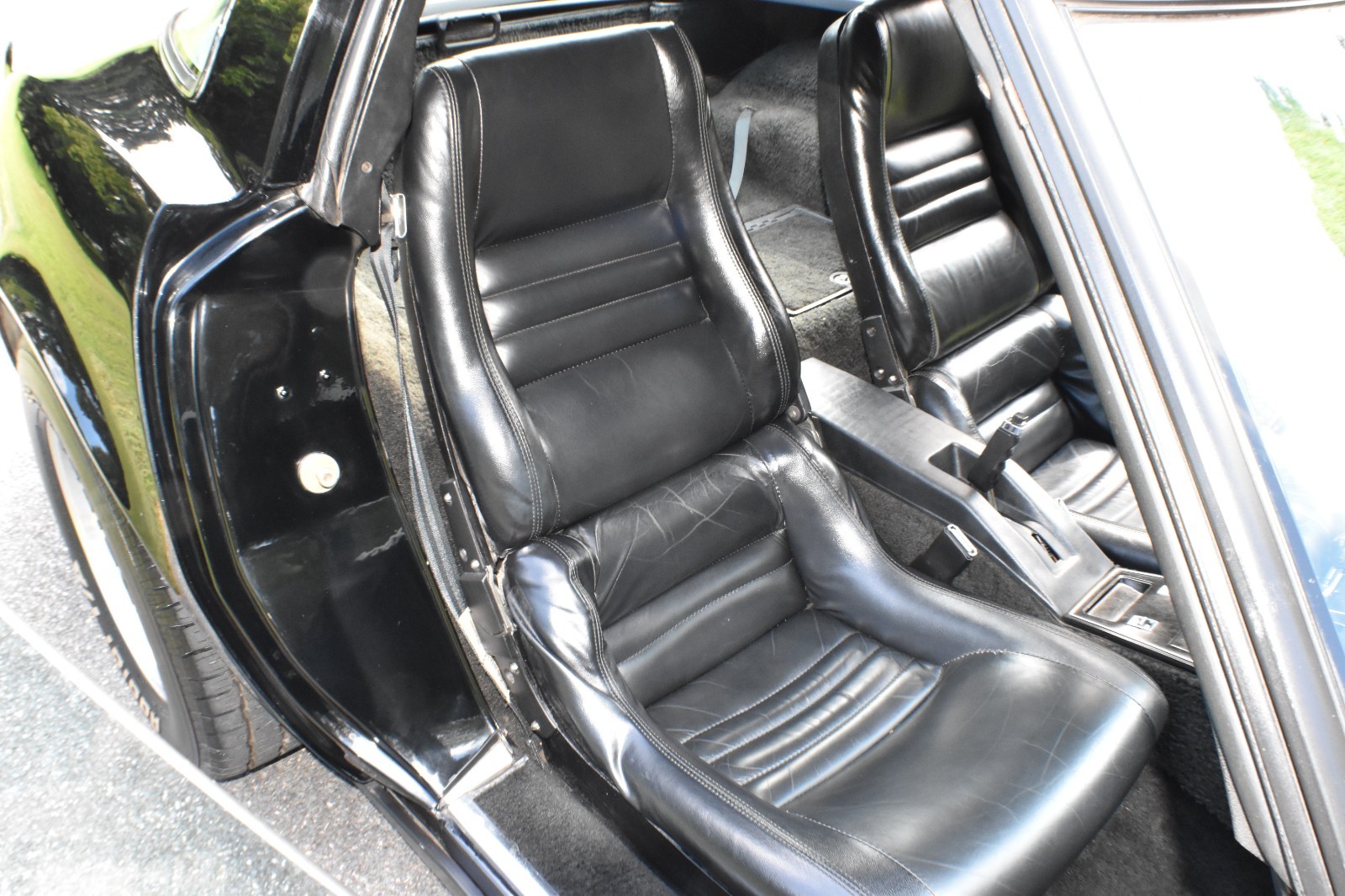 Chevrolet-Corvette-1981-Coupe-28