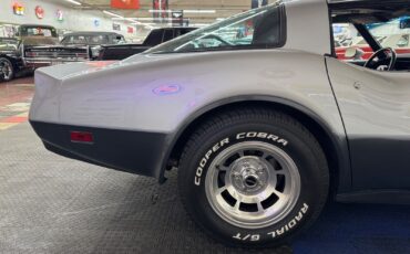 Chevrolet-Corvette-1981-Coupe-29