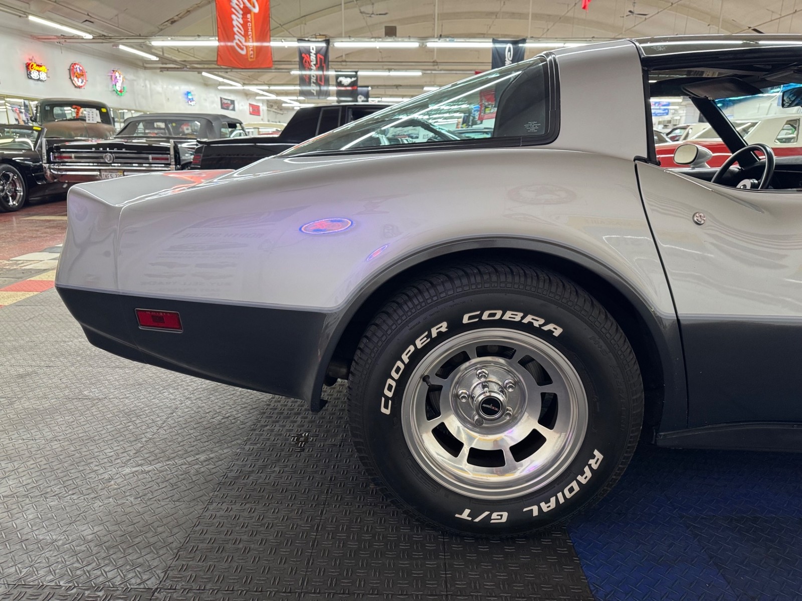 Chevrolet-Corvette-1981-Coupe-29