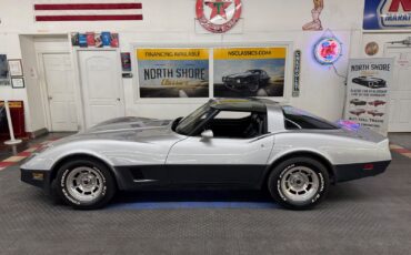 Chevrolet-Corvette-1981-Coupe-3