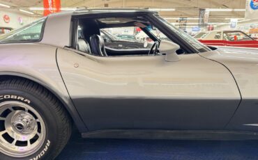 Chevrolet-Corvette-1981-Coupe-30