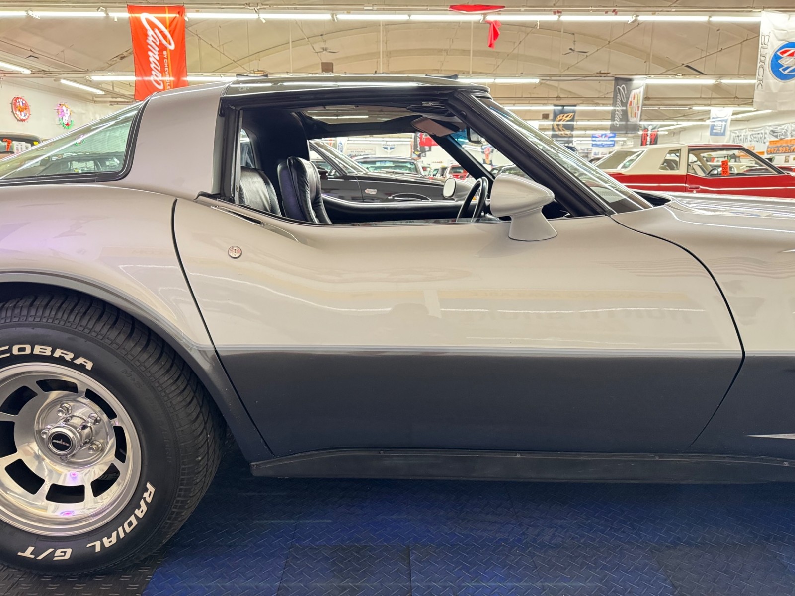 Chevrolet-Corvette-1981-Coupe-30