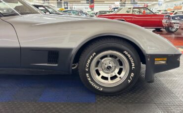 Chevrolet-Corvette-1981-Coupe-31
