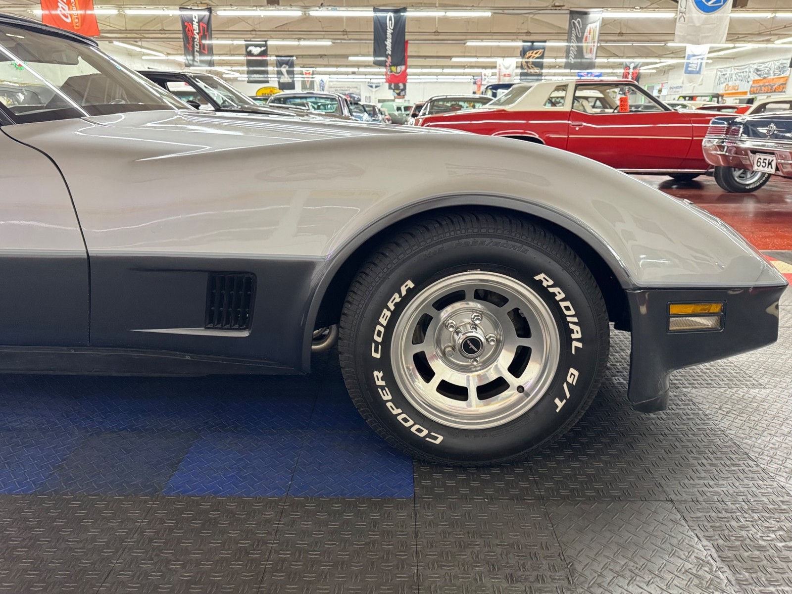 Chevrolet-Corvette-1981-Coupe-31