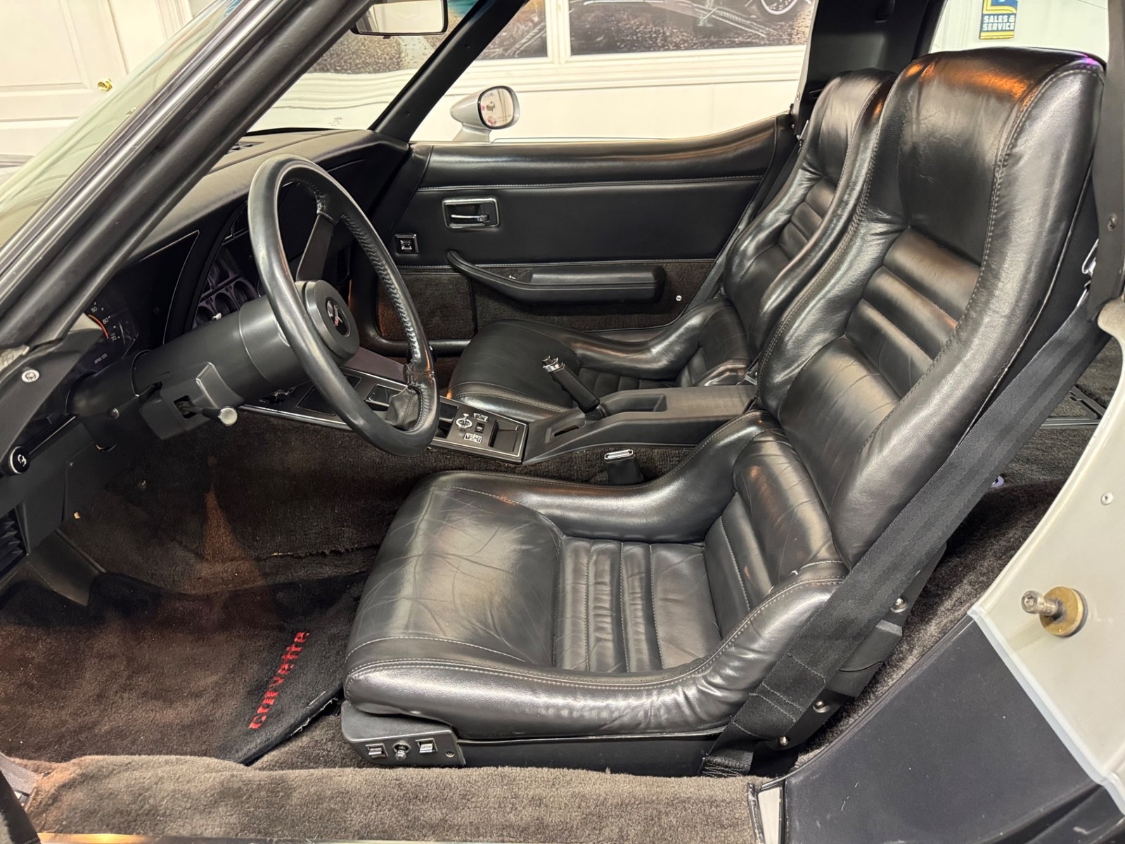 Chevrolet-Corvette-1981-Coupe-33