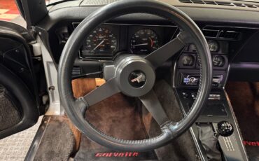 Chevrolet-Corvette-1981-Coupe-34