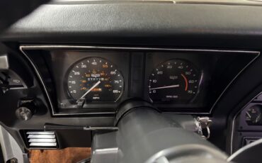 Chevrolet-Corvette-1981-Coupe-35