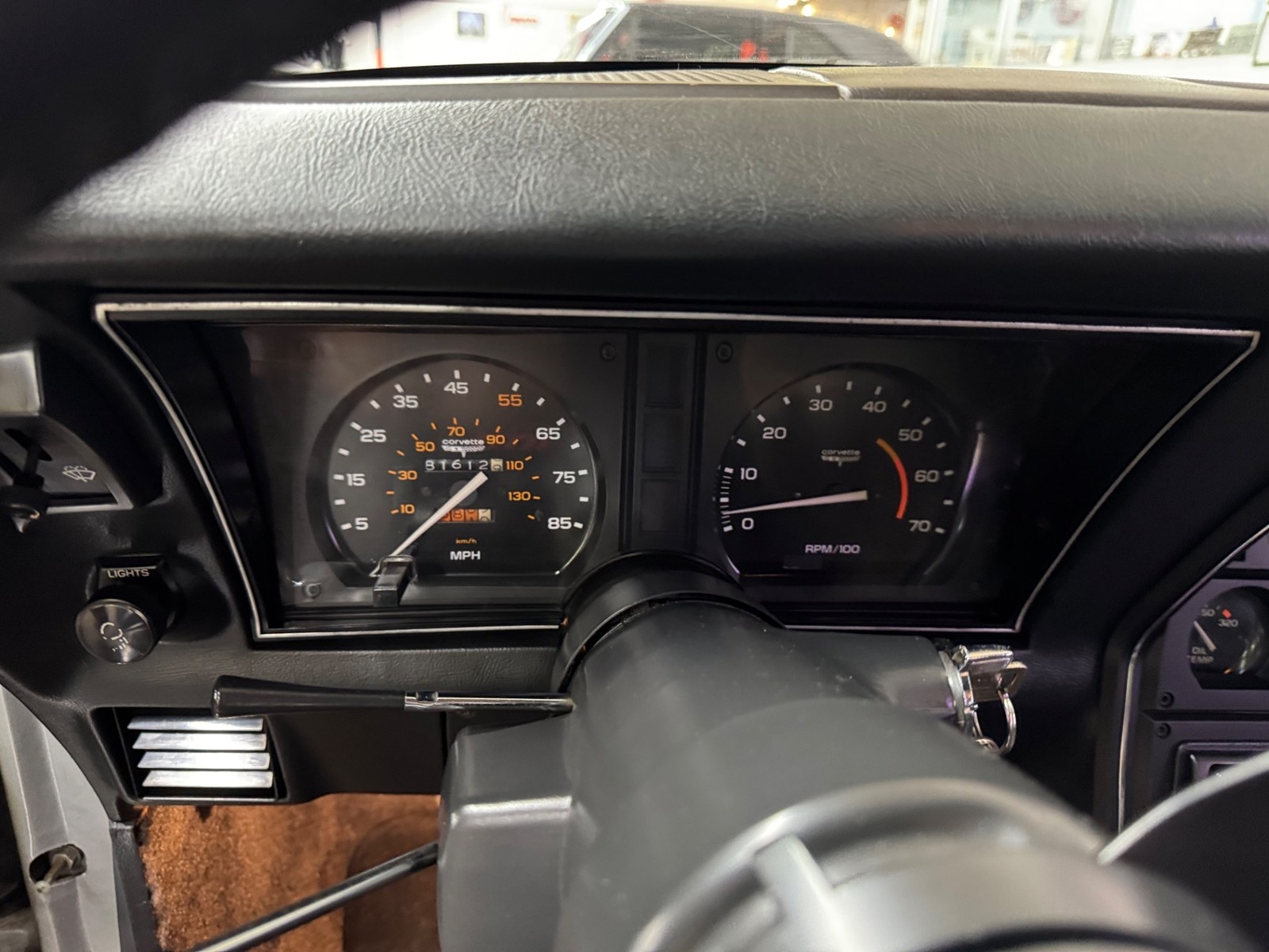 Chevrolet-Corvette-1981-Coupe-35