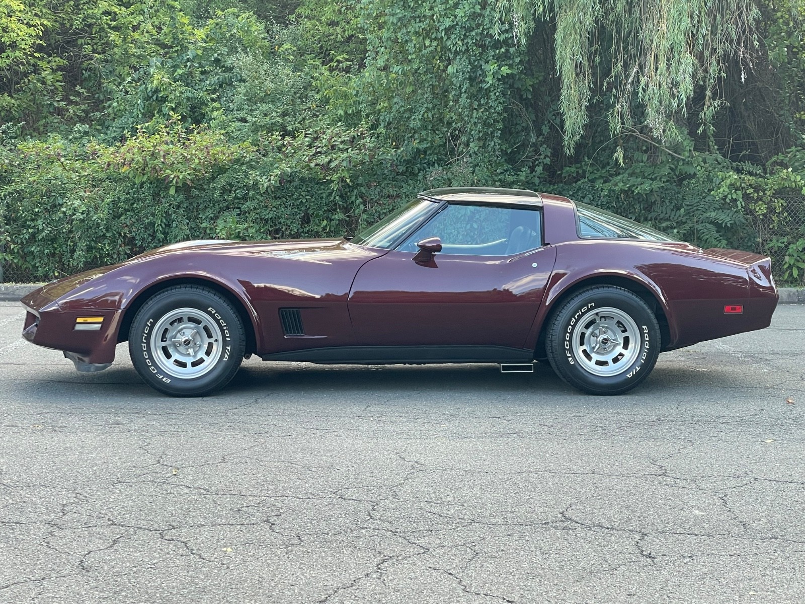 Chevrolet-Corvette-1981-Coupe-4