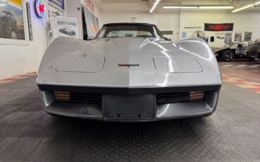 Chevrolet-Corvette-1981-Coupe-6
