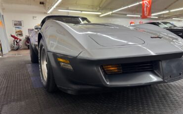 Chevrolet-Corvette-1981-Coupe-7