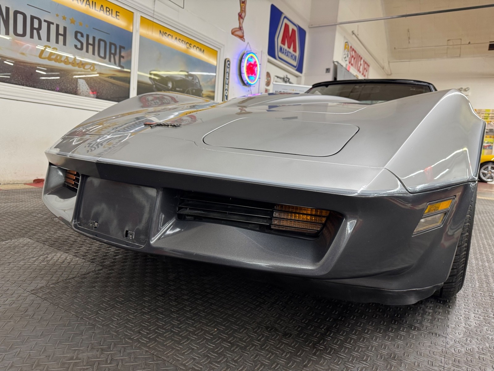 Chevrolet-Corvette-1981-Coupe-8