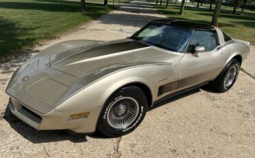 Chevrolet-Corvette-1982