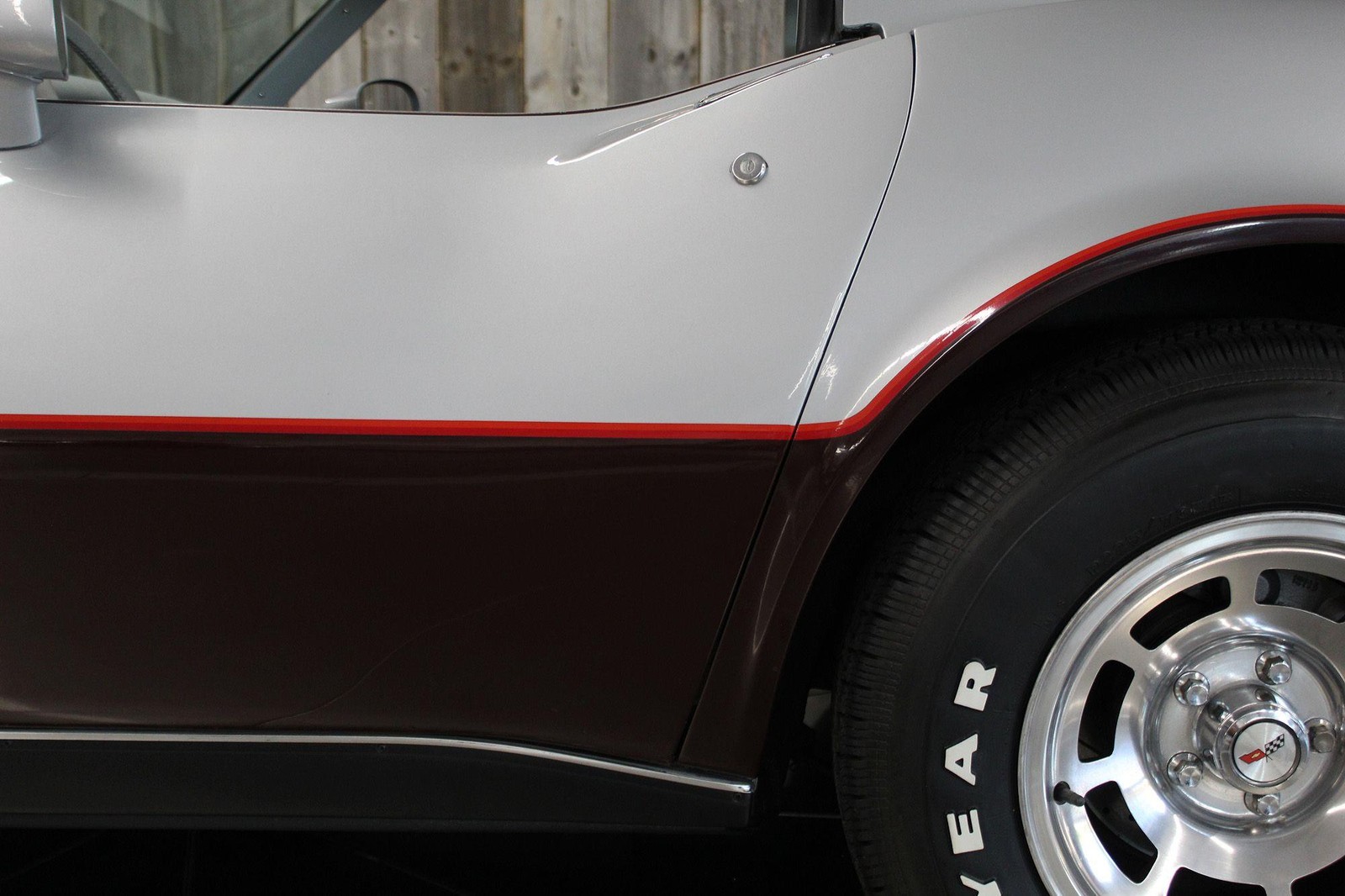 Chevrolet-Corvette-1982-Beautiful-Color-Combo-13