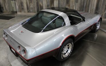 Chevrolet-Corvette-1982-Beautiful-Color-Combo-17