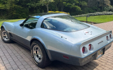 Chevrolet-Corvette-1982-Coupe-1