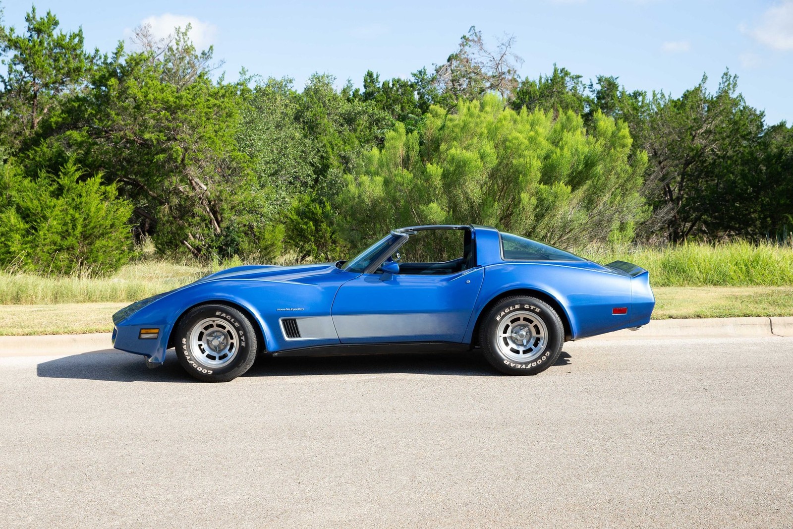 Chevrolet-Corvette-1982-Coupe-10