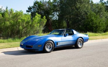 Chevrolet-Corvette-1982-Coupe-12