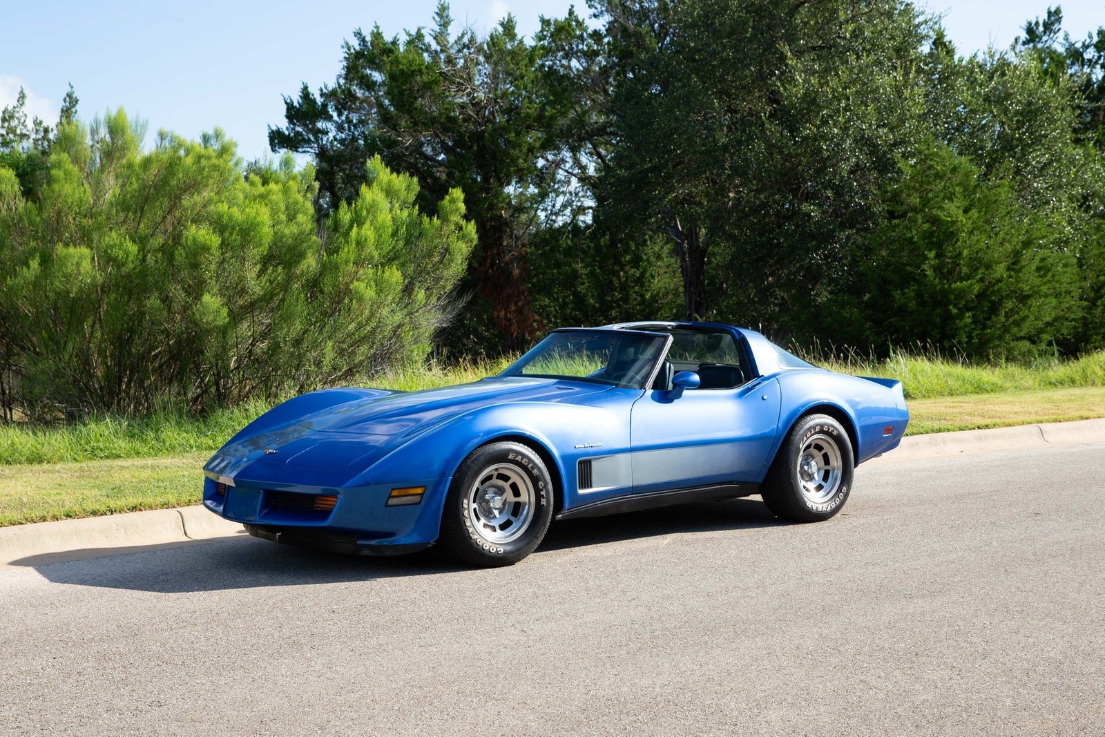 Chevrolet-Corvette-1982-Coupe-12