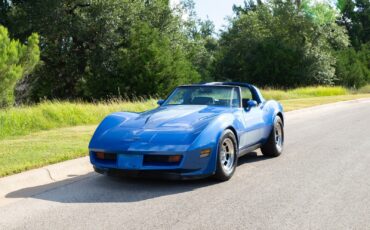 Chevrolet-Corvette-1982-Coupe-13