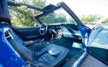 Chevrolet-Corvette-1982-Coupe-2