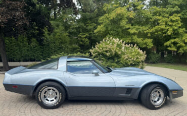 Chevrolet-Corvette-1982-Coupe-2