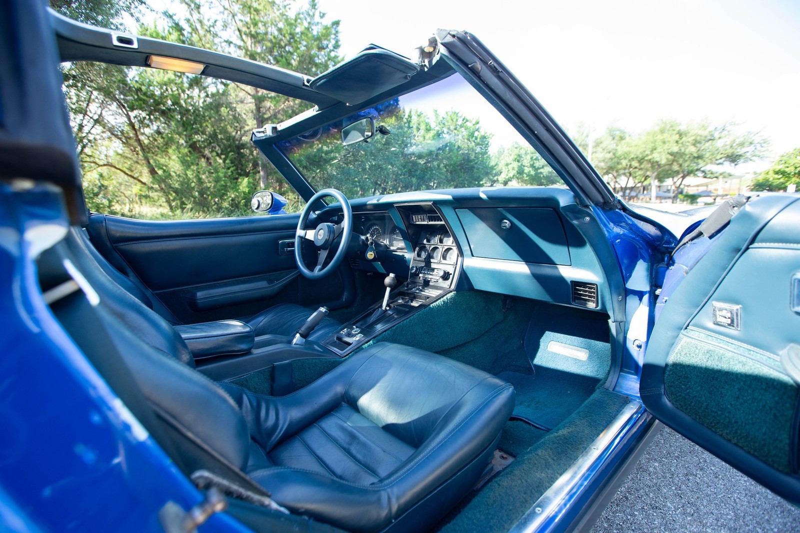 Chevrolet-Corvette-1982-Coupe-2
