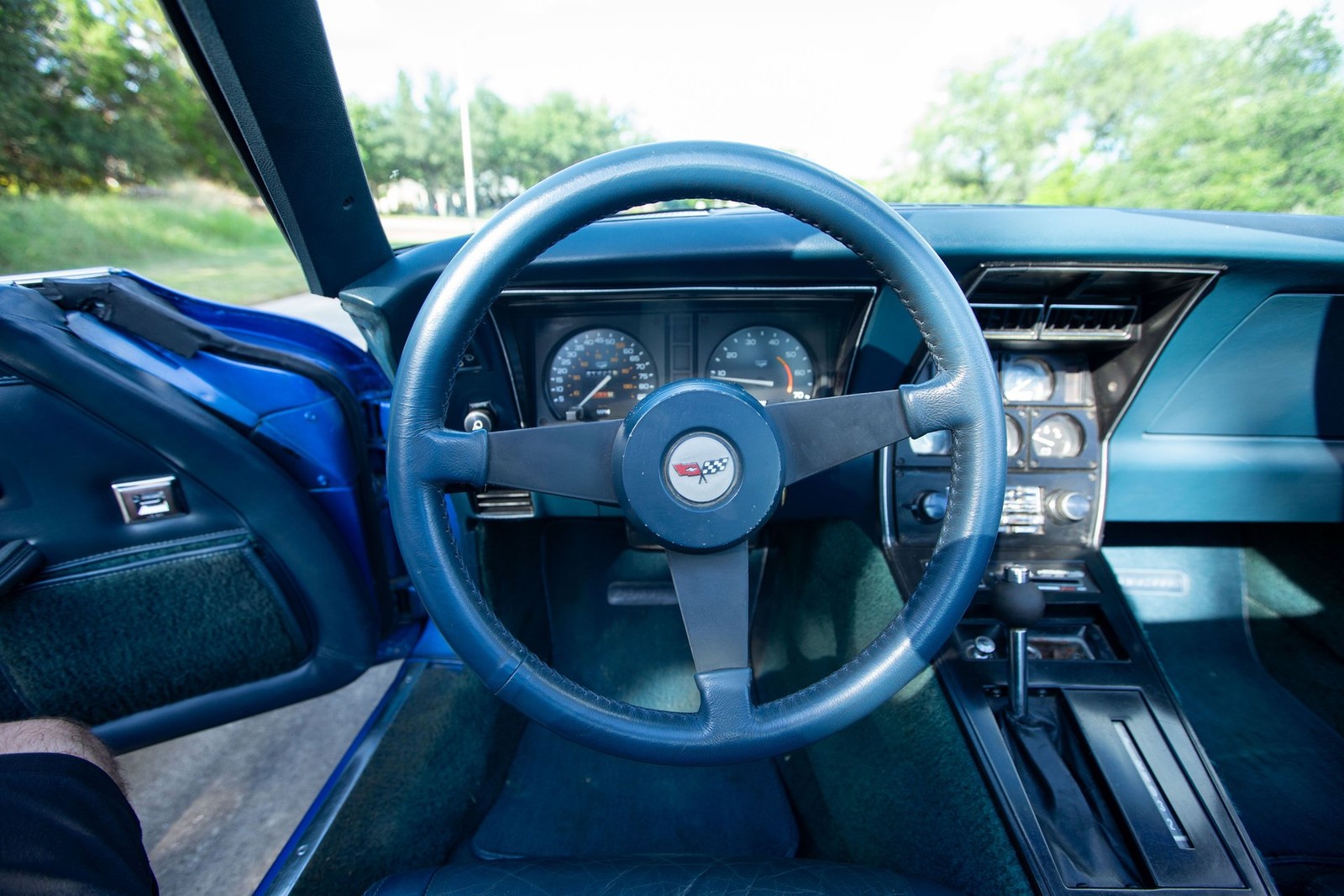 Chevrolet-Corvette-1982-Coupe-23