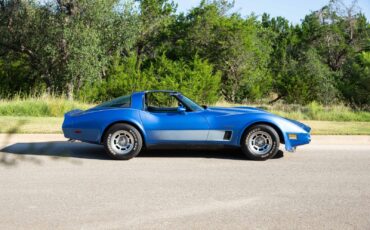Chevrolet-Corvette-1982-Coupe-3