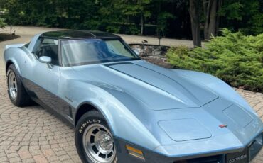 Chevrolet-Corvette-1982-Coupe-3