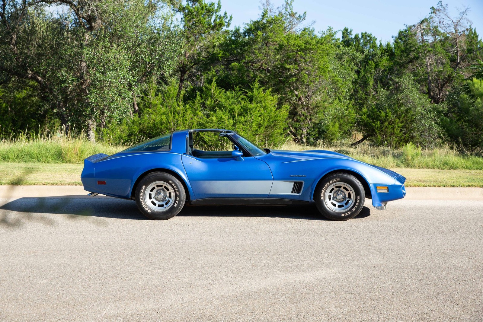 Chevrolet-Corvette-1982-Coupe-3