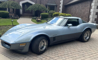 Chevrolet-Corvette-1982-Coupe