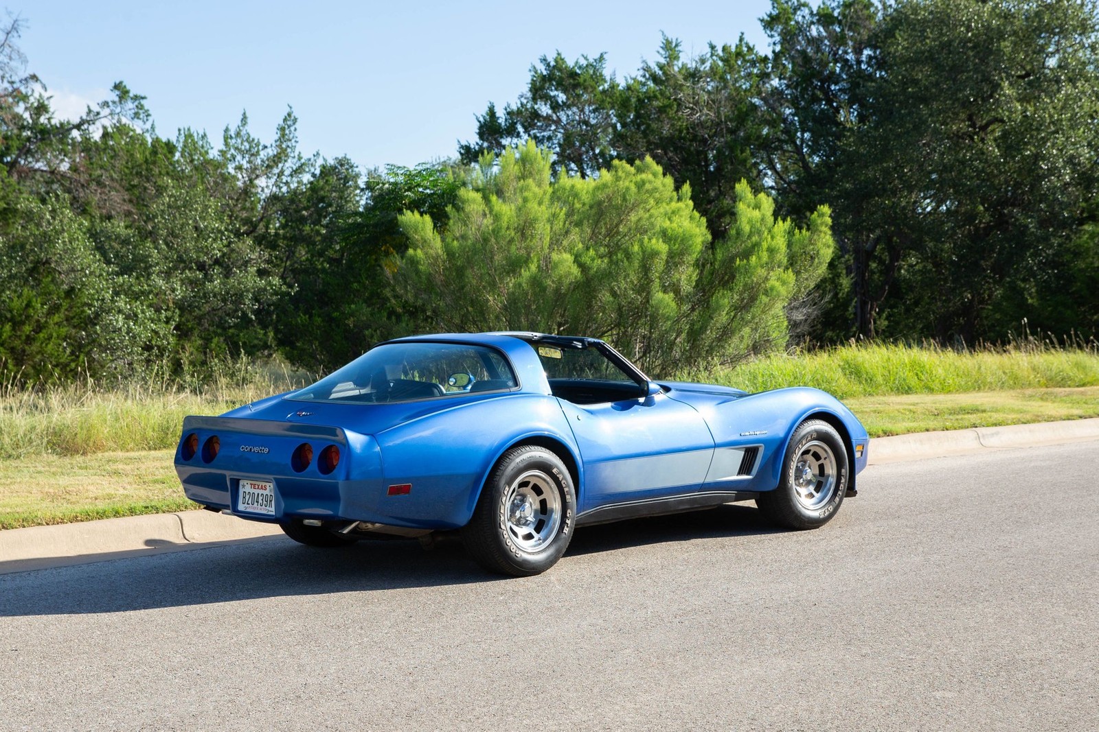 Chevrolet-Corvette-1982-Coupe-5