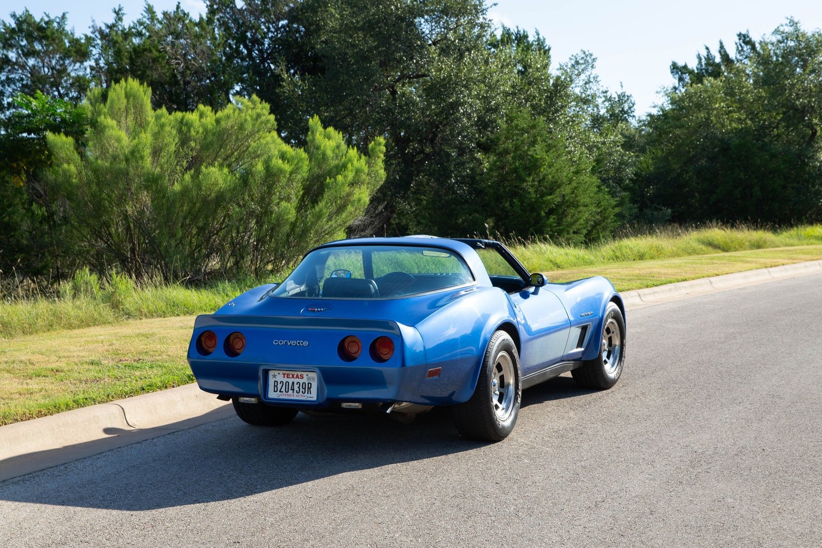 Chevrolet-Corvette-1982-Coupe-6