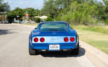 Chevrolet-Corvette-1982-Coupe-7