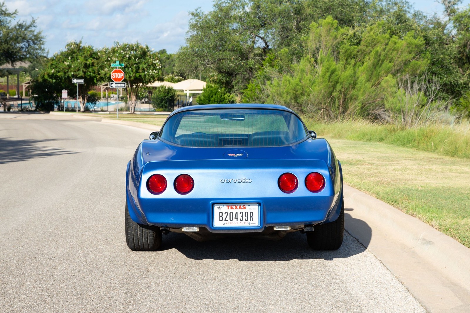 Chevrolet-Corvette-1982-Coupe-7