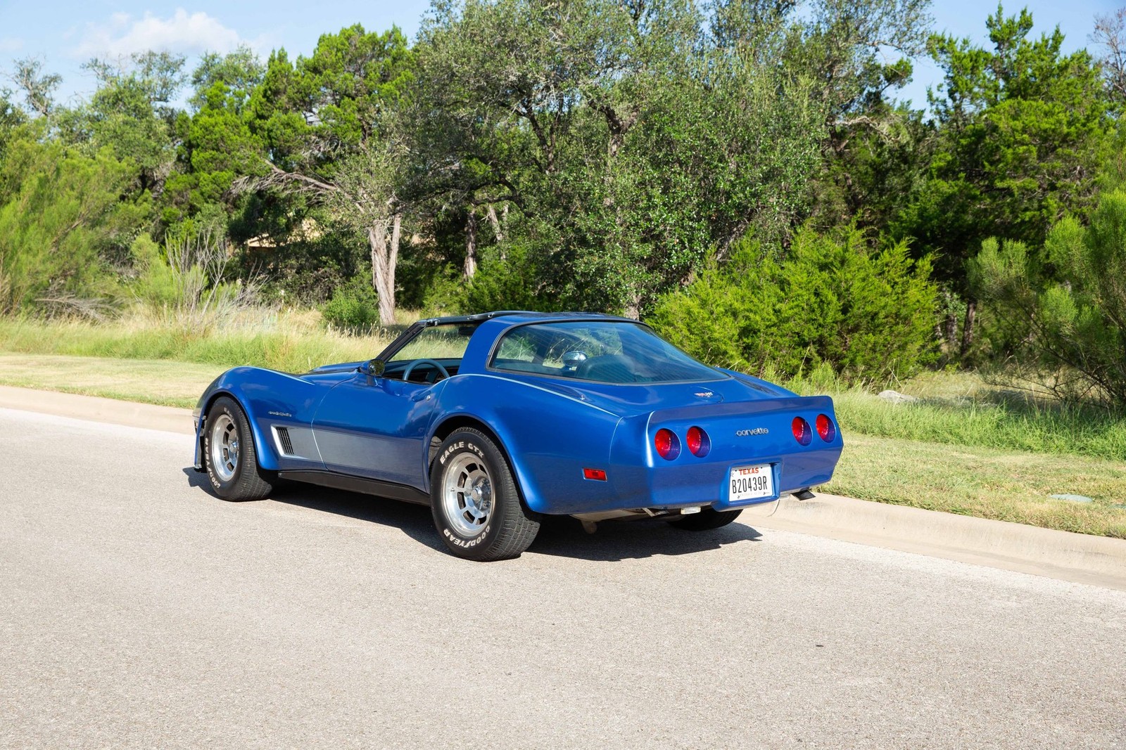 Chevrolet-Corvette-1982-Coupe-8