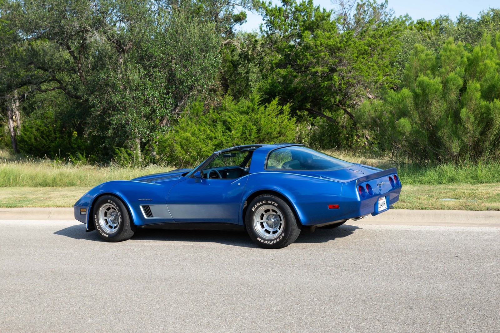 Chevrolet-Corvette-1982-Coupe-9