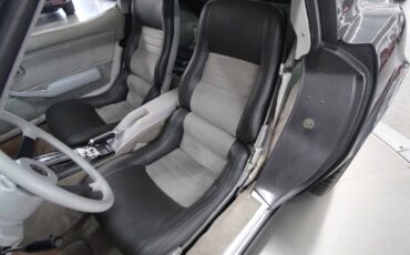 Chevrolet-Corvette-1982-LOW-MILES-24