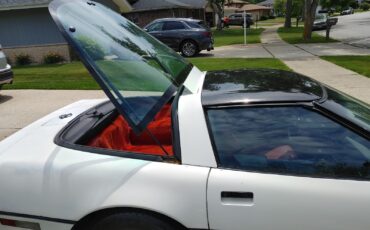 Chevrolet-Corvette-1984-Coupe-23