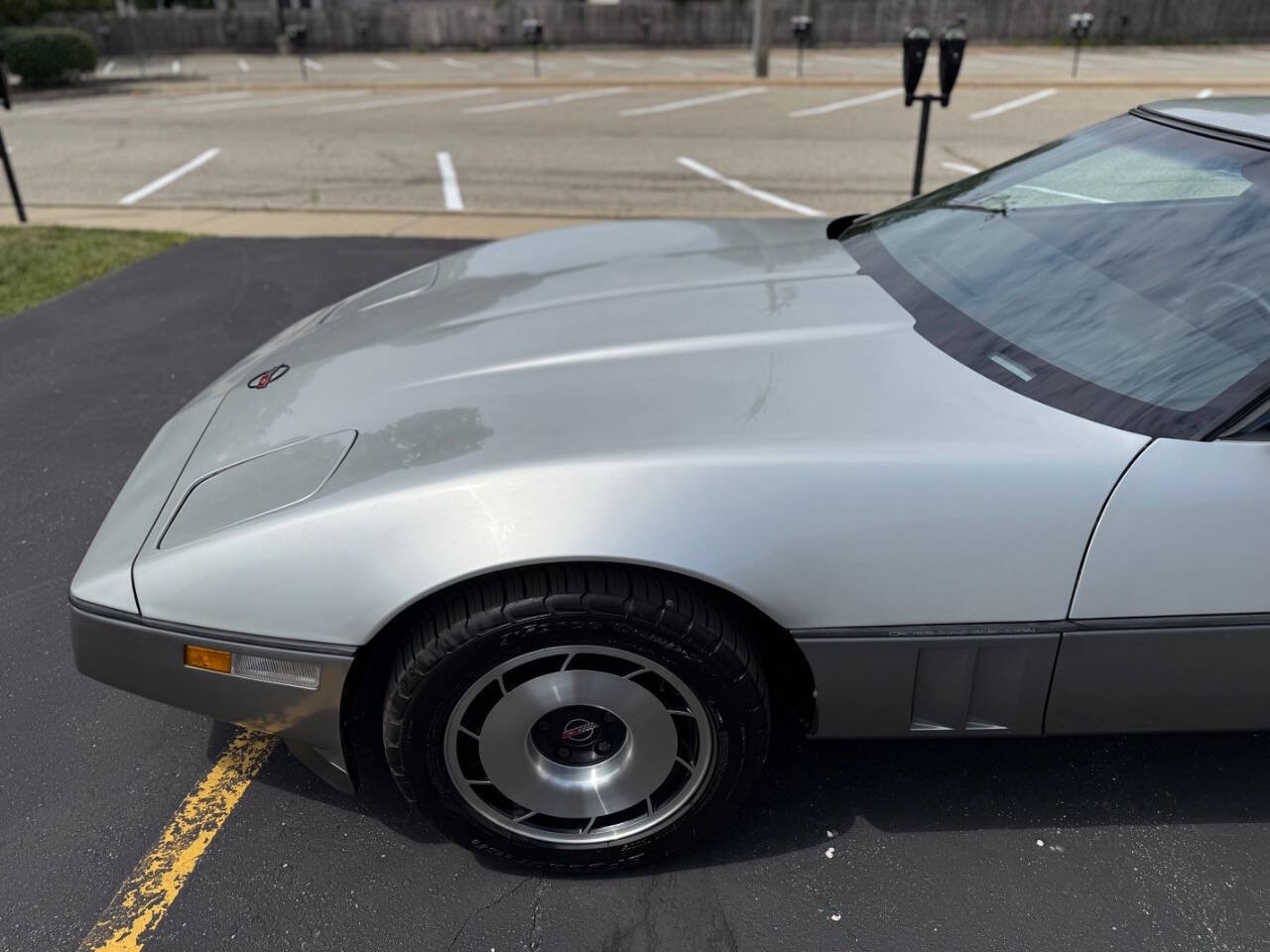 Chevrolet-Corvette-1984-Hatchback-13